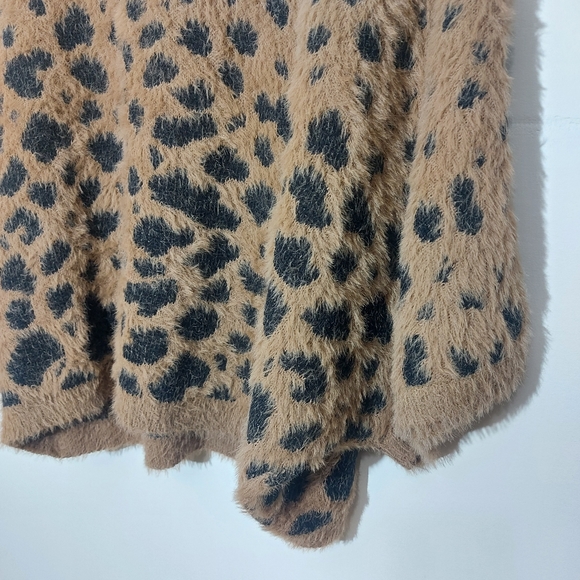 Davi & Dani Leopard Print Round Neck Loose Sweater - Picture 3 of 8